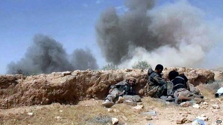 IS chiếm cửa khẩu Syria Iraq cuối cùng - 1 Các tay súng IS buộc lực lượng chính phủ phải rút lui khỏi các vị trí trọng yếu. (Ảnh: