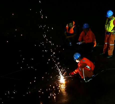 Lực lượng cứu hộ đang chạy đua với thời gian. (Ảnh: