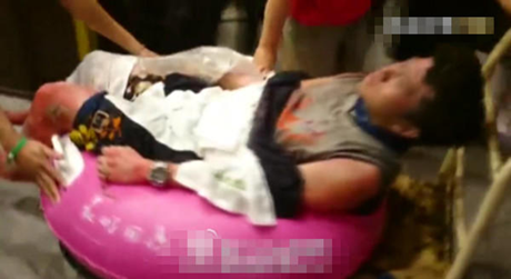 Những người bị thương được đưa tới bệnh viện. (Ảnh: