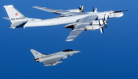 Mỹ tố máy bay Nga áp sát 4 chiến hạm NATO