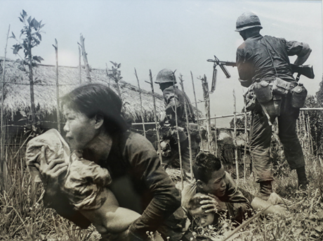 Những người biểu tình phản đối chiến tranh Việt Nam tại California, Mỹ vào tháng 12/1965.