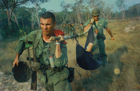 Những người biểu tình phản đối chiến tranh Việt Nam tại California, Mỹ vào tháng 12/1965.