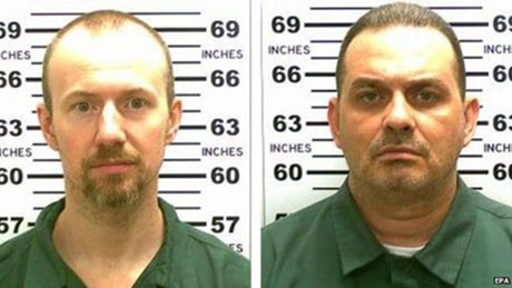Hai phạm nhân đào tẩu là David Sweat (34 tuổi) (trái) và Richard Matt (48 tuổi). (Ảnh: