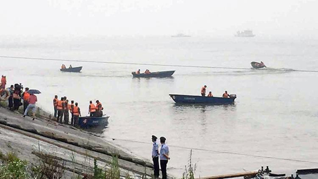 Hoạt động cứu hộ đang được 3 đội thực hiện. (Ảnh: