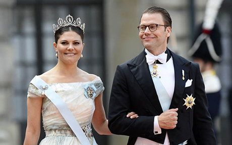 Công chúa Victorria, người đứng đầu trong danh sách kế vị, cùng chồng đến dự lễ cưới.