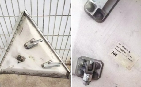 Máy bay Pháp đánh rơi cửa kim loại xuống một nhà máy ở Thượng Hải - 1 Cánh cửa ở bộ phận hạ cánh của máy bay Boeing rơi xuống nhà máy ở Thượng Hải.