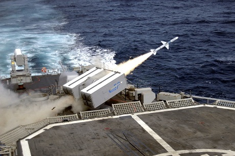 Nhật Bản cân nhắc tham gia liên doanh tên lửa của NATO - 1 Một vụ bắn thử tên lửa SeaSparrow. (Ảnh: