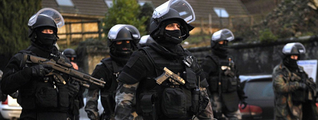 Lực lượng cảnh sát đặc nhiệm Pháp tại hiện trường (Ảnh: