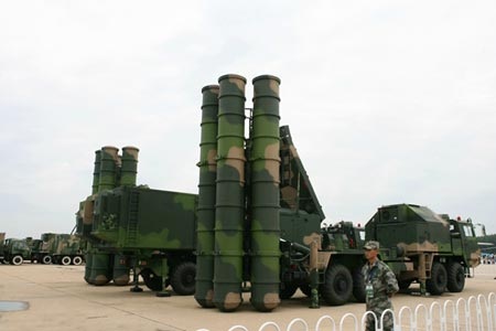 Đề phòng Ấn Độ, Trung Quốc triển khai vũ khí tối tân ra biên giới - 1 Hệ thống phòng thủ tên lửa HQ-9 (Ảnh: