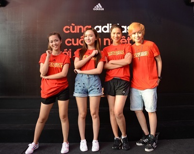 Đinh Hương, Thảo My, Kim Dung và Gil Lê trong màu áo Saigon Heat.