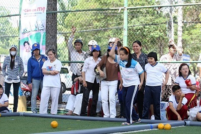 Em Phạm Ái Nhân tại giải đấu Special Olympics 2013.
