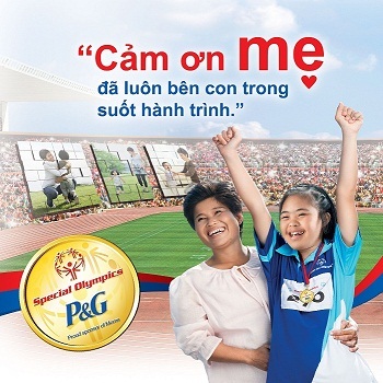 Cô Nga và các học sinh trường Hi Vọng tại Special Olympics 2013.