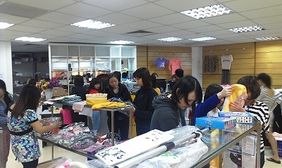 Đại giảm giá tháng 4: Hàng mới liên tục, số lượng có hạn - 3 Hàng xả được bày tại Tầng trệt, Cao ốc 123 Võ Văn Tần, Tp.HCM.