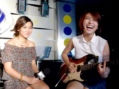 Dù
chỉ hát chay nhưng Tiêu Châu Như Quỳnh hát rất nhập tâm và đặt cả trái tim mình
vào bài hát.