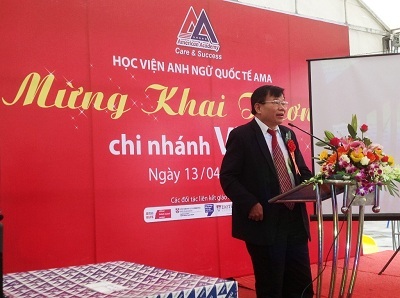 Ông Thái Huy Vinh - Phó giám đốc Sở Giáo Dục tỉnh Nghệ phát biểu tại buổi khai trương.