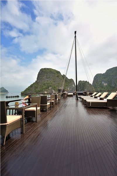 Tổ chức du lịch của Mỹ trao giải thưởng “Dịch vụ Tuyệt vời” cho Paradise Cruises Hạ Long - 2 Boong tàu rộng rãi là nơi lý tưởng để đón bình minh hay ngắm hoàng hôn.