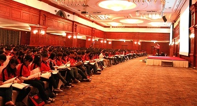 Buổi khai giảng 1000 học viên tại trung tâm Grand Plaza.