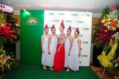 Linh Nga đắm mình trong ánh sáng Phương Đông