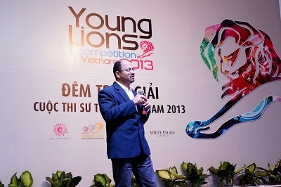 Cuộc Thi Sư Tử Trẻ Việt Nam – Việt Nam Young Lions 2013 đã tìm được Quán quân - 2 GK Deboo Mohanty phát biểu chúc mừng các thí sinh đã hoàn thành các phần thi xuất sắc.