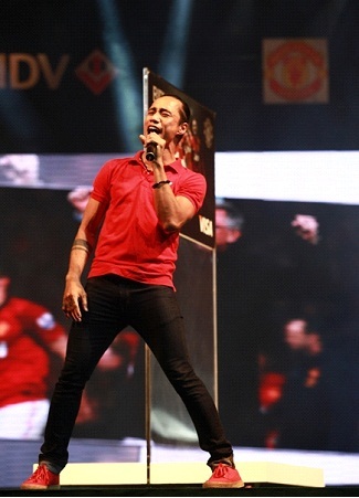 Thủ môn huyền thoại Manchester United hội ngộ sao Việt - 2 Rocker Phạm Anh Khoa đầy chất lửa cùng