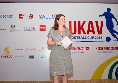 Giải bóng đá của Hiệp hội cựu du học sinh Anh tại Việt Nam - UKAV Cup 2013 - 7 Bà Lesley Craig - phó Đại sứ vương quốc Anh tại Việt Nam.