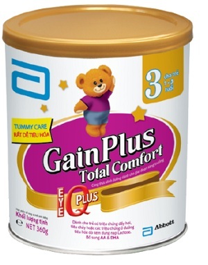 Bí quyết chăm sóc và nuôi dưỡng hệ tiêu hóa tối ưu - 3 Mẹ nên giữ bé đứng thẳng hoặc bế vắc lên vai sau khi cho bé ăn. (Ảnh minh họa)