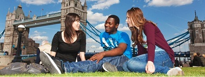 Trải nghiệm du học tại London - 3 Sinh viên Đại học Kingston.