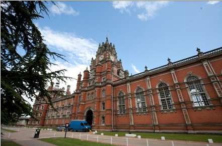Trải nghiệm du học tại London - 1 Đại học Royal Holloway.