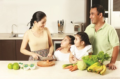 “Mẹ tốt bụng, cả nhà bụng tốt” - 2 Không những giỏi kinh doanh, bà xã Quyền Linh còn là bà nội trợ vô cùng tâm lý.