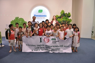 Rộn ràng Ngày của con tại Language Link Yên Phụ - 2 Học sinh Language Link tham gia chương trình ngoại khóa hè 2012.
