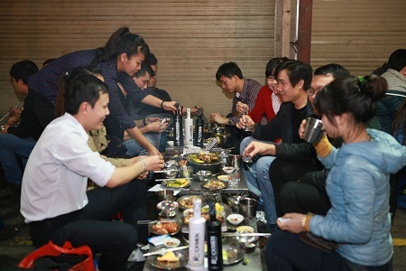 Không khí tại quán ăn