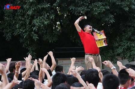 Học tiếng Anh mọi lúc, mọi nơi với Crazy English - 1 Lý Dương - người thầy sáng lập phương pháp học tiếng Anh độc đáo Crazy English