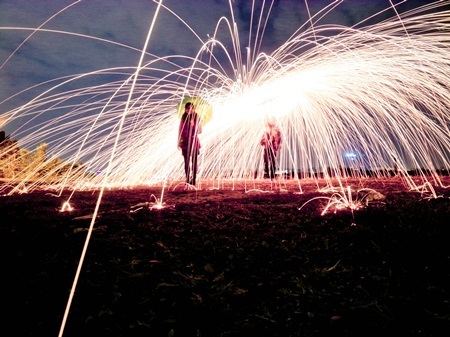 Trào lưu chụp ảnh phơi sáng đầy ấn tượng và nghệ thuật với steel wool