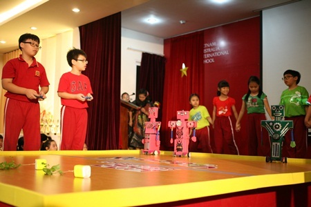 Phần thi Robot trình diễn của các cơ sở.