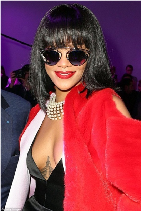 Xu hướng trang điểm Matte "gây bão" trở lại - 7 Rihanna