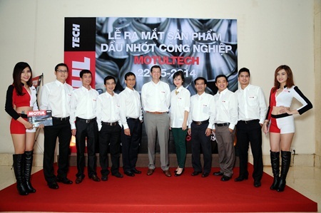 Motul ra mắt thương hiệu dầu nhớt công nghiệp cao cấp - 3 Ra mắt đội ngũ Kinh doanh – Tiếp thị dầu nhớt công nghiệp MotulTech Việt Nam cùng Tổng Giám đốc.