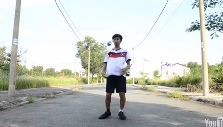 Bạn
trẻ có nickname Hardy gây ấn tượng với phần trình diễn đầy sắc màu