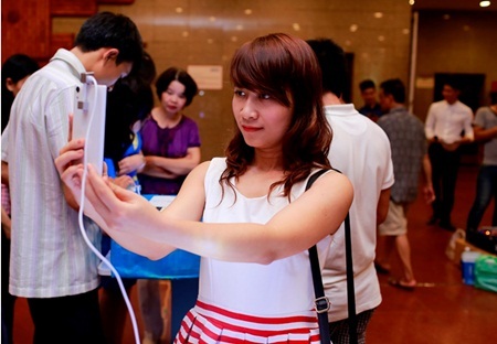 Trung Quân Idol, Phạm Anh Khoa hào hứng trao giải tới khán giả trải nghiệm smartphone Mobiistar - 3 Thử nghiệm camera của LAI 504c