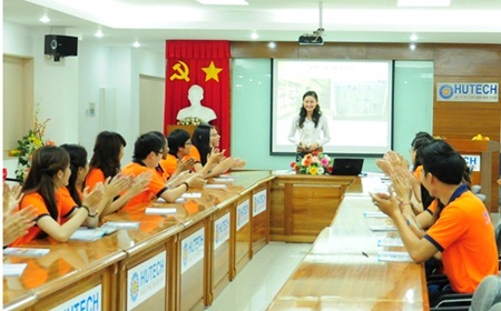 Tâm lý học: Ngành học của những cơ hội - 3 Sinh viên HUTECH được học tập trong môi trường năng động, chuyên nghiệp
