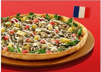 Ăn pizza nhận ngay 3 vé khứ hồi tới Brazil - 1 Bánh pizza đã ngon nay còn được trang hoàng bởi lá cờ dễ thương