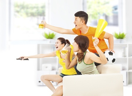 Tín đồ Việt thưởng thức bóng đá đỉnh cao như thế nào? - 1 Ra đường – Sôi động, náo nhiệt