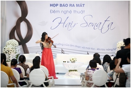 “Khi tóc nàng hát” và câu chuyện nghệ thuật khác biệt - 2 “Khi tóc nàng hát” và câu chuyện nghệ thuật khác biệt