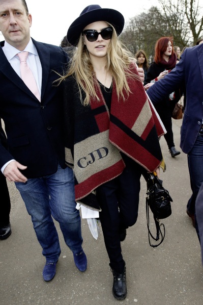 Áo Poncho Burberry mùa Thu Đông 2014 - 3