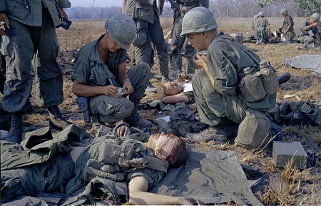 Tác phẩm nổi bật của phóng viên chiến trường Horst Faas tại VN - 16 Ngày 2/4/1967