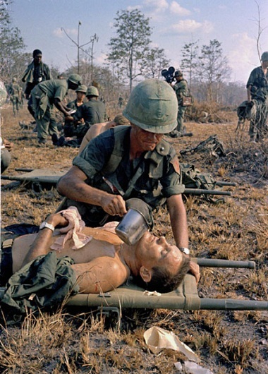 Tác phẩm nổi bật của phóng viên chiến trường Horst Faas tại VN - 17 Ngày 2/4/1967