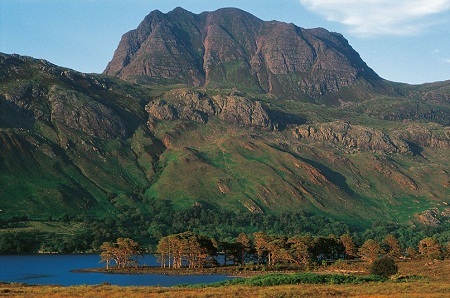 Phong cảnh hùng vĩ trong “Linh hồn xứ Scotland” - 19 Dãy Slioch nằm bên hồ Maree.