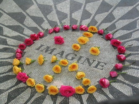 Kẻ sát hại John Lennon không được ân xá - 6 Lối cổng vào, nơi xảy ra vụ án mạng