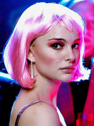 Khát vọng "thiên nga" của Natalie Portman - 5 Tạo hình ấn tượng của nhân vật Alice