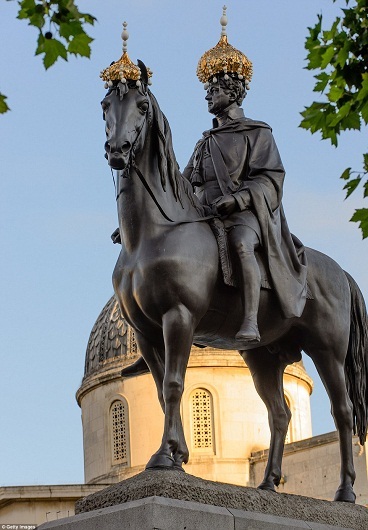 Tất cả các bức tượng trong thành phố London đều được đội mũ mới.