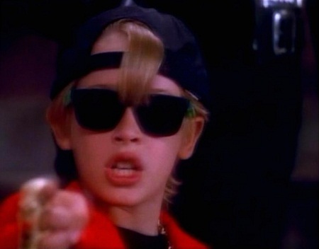 Macaulay Culkin- Mất tất cả khi đã có tất cả - 12 Culkin trong MV Black or White
